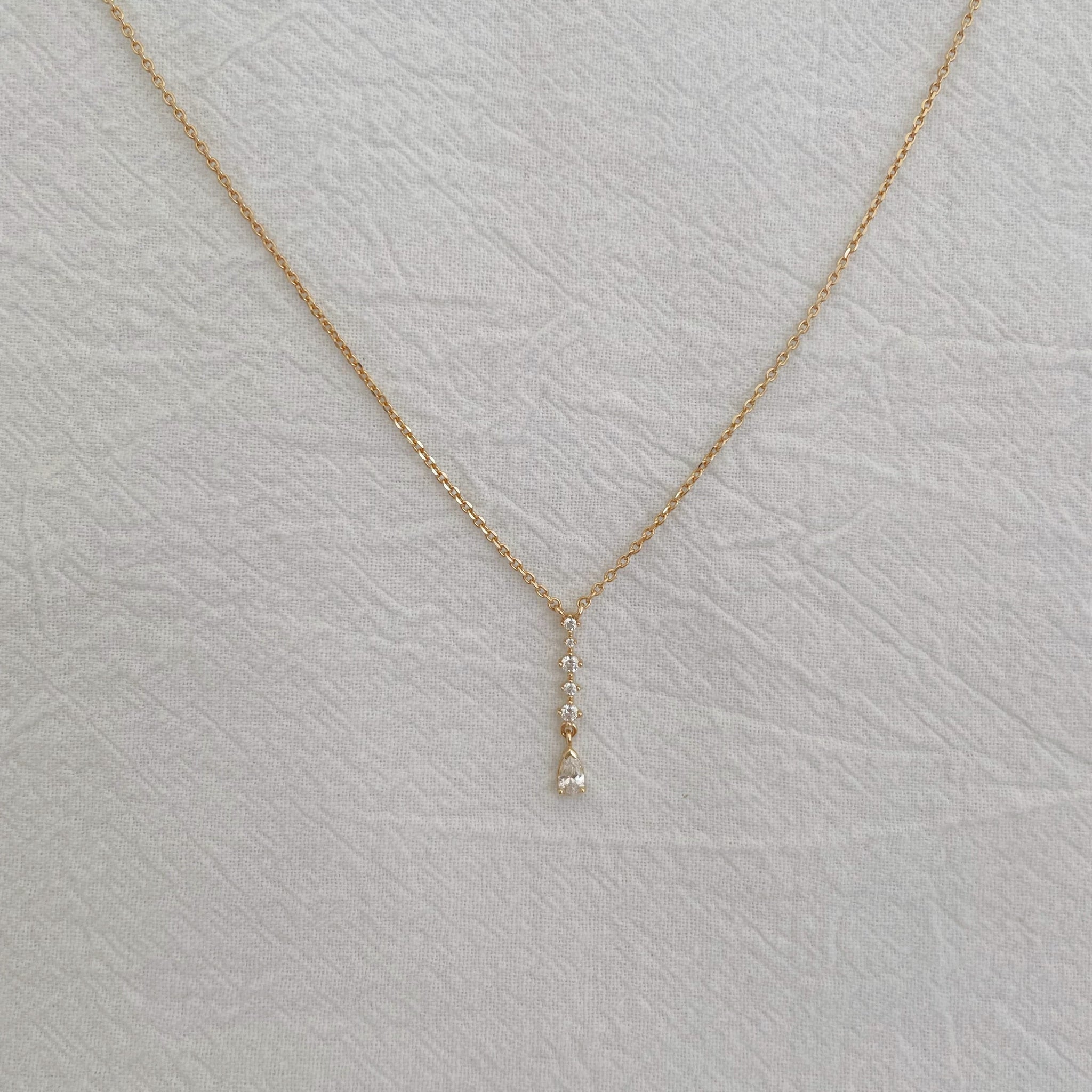 collier cravate Lucia - plaqué or & zirconiums