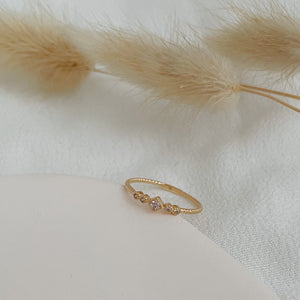 bague fine zirconiums sertis - plaqué or