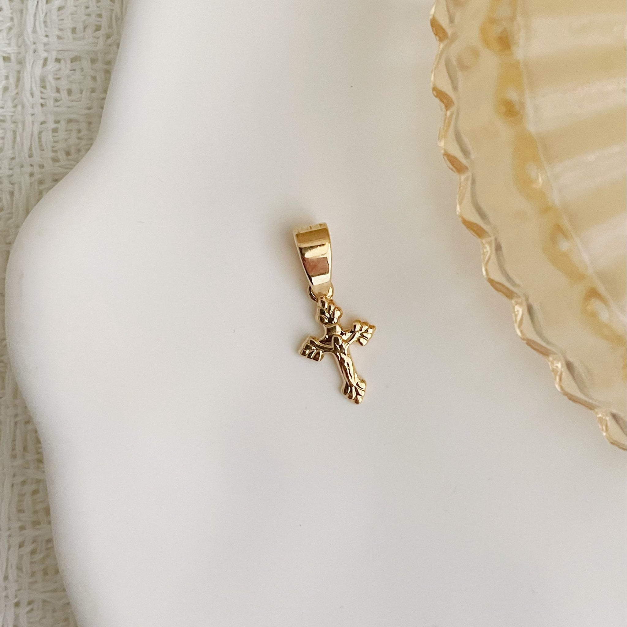 Pendentif croix - plaqué or