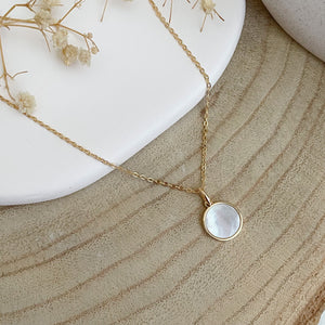 collier médaille en nacre