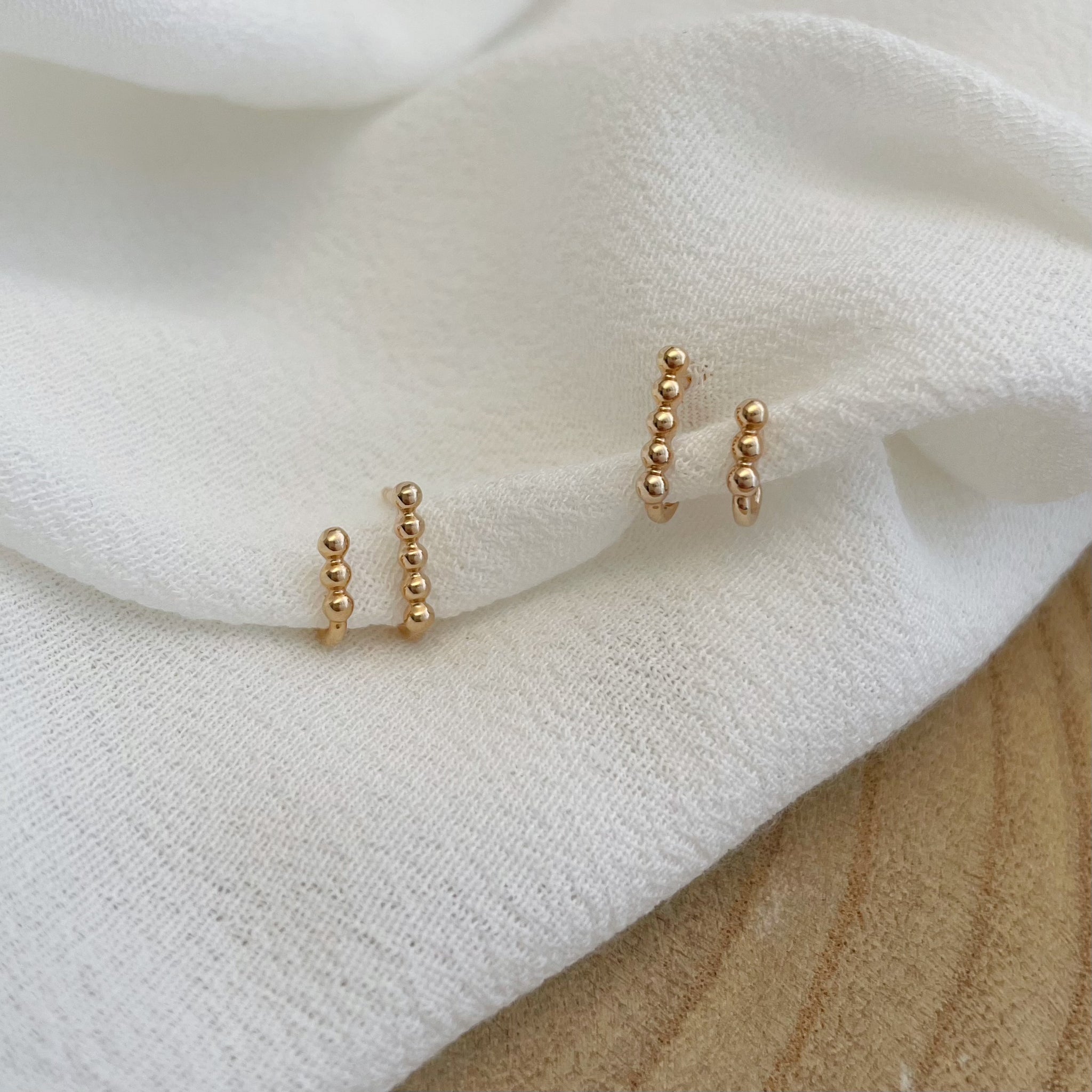 boucles d'oreilles double mini-créoles billes - plaqué or
