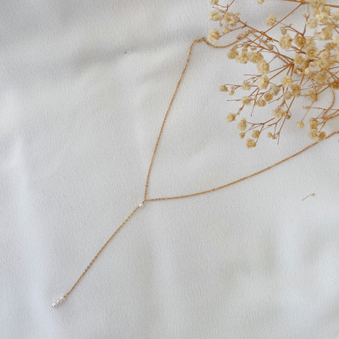 collier cravate avec perle d’eau douce
