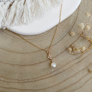 collier perles et zirconiums