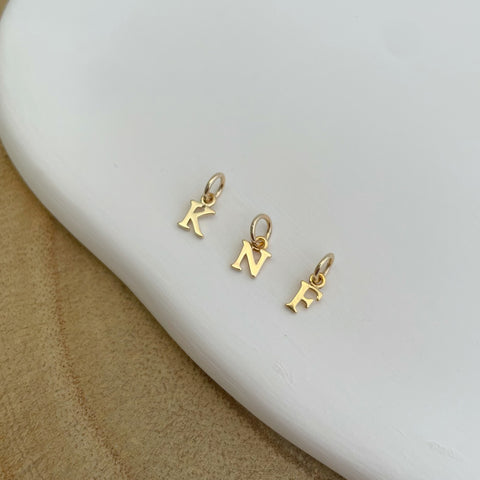 Pendentif initial mini- plaqué or