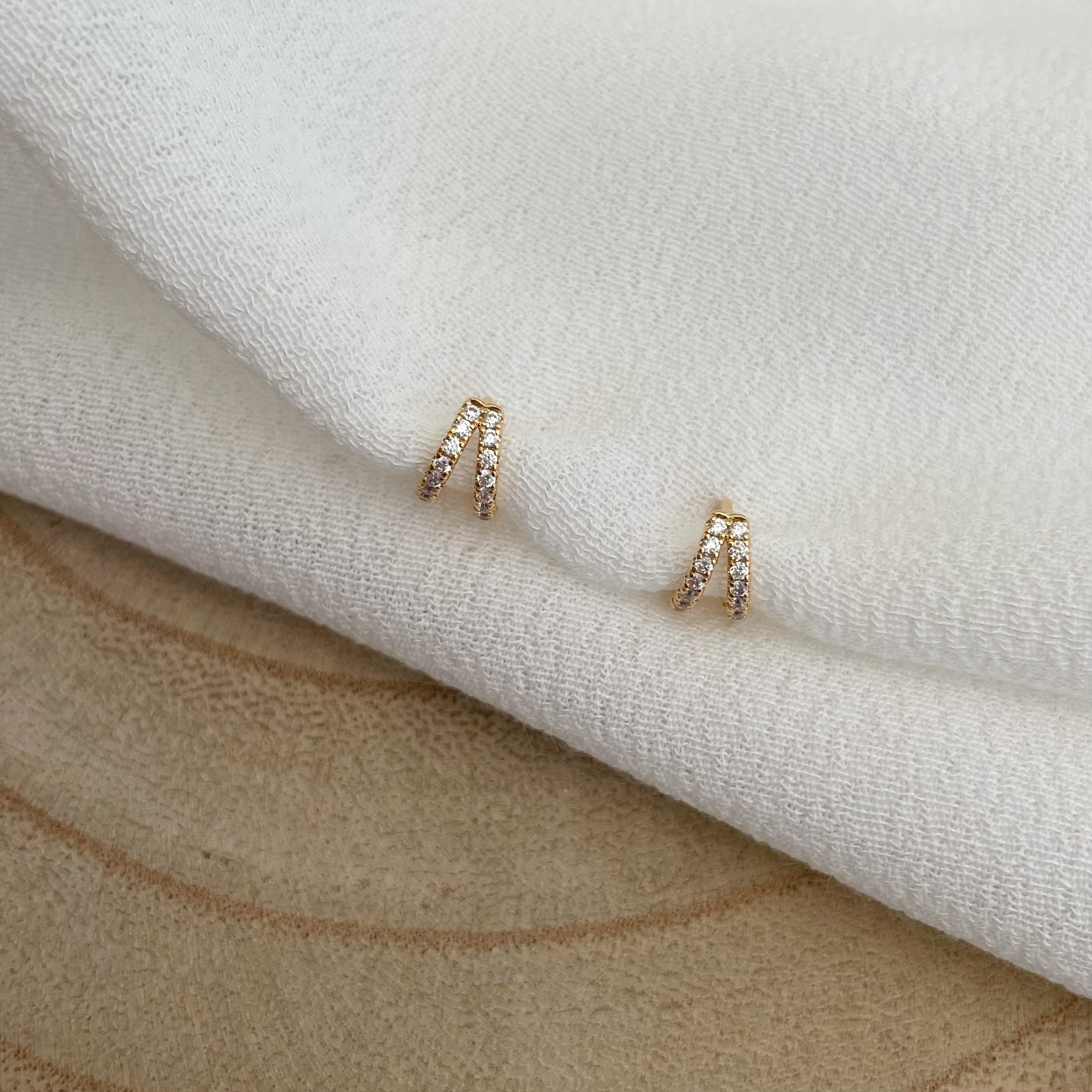 boucles d'oreilles double mini-créoles strass de zirconium - plaqué or
