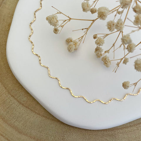 collier chaîne vague à mailles ondulées - plaqué or