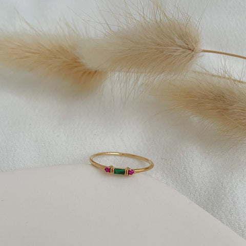 bague fine serti de zircons multicolors - plaqué or