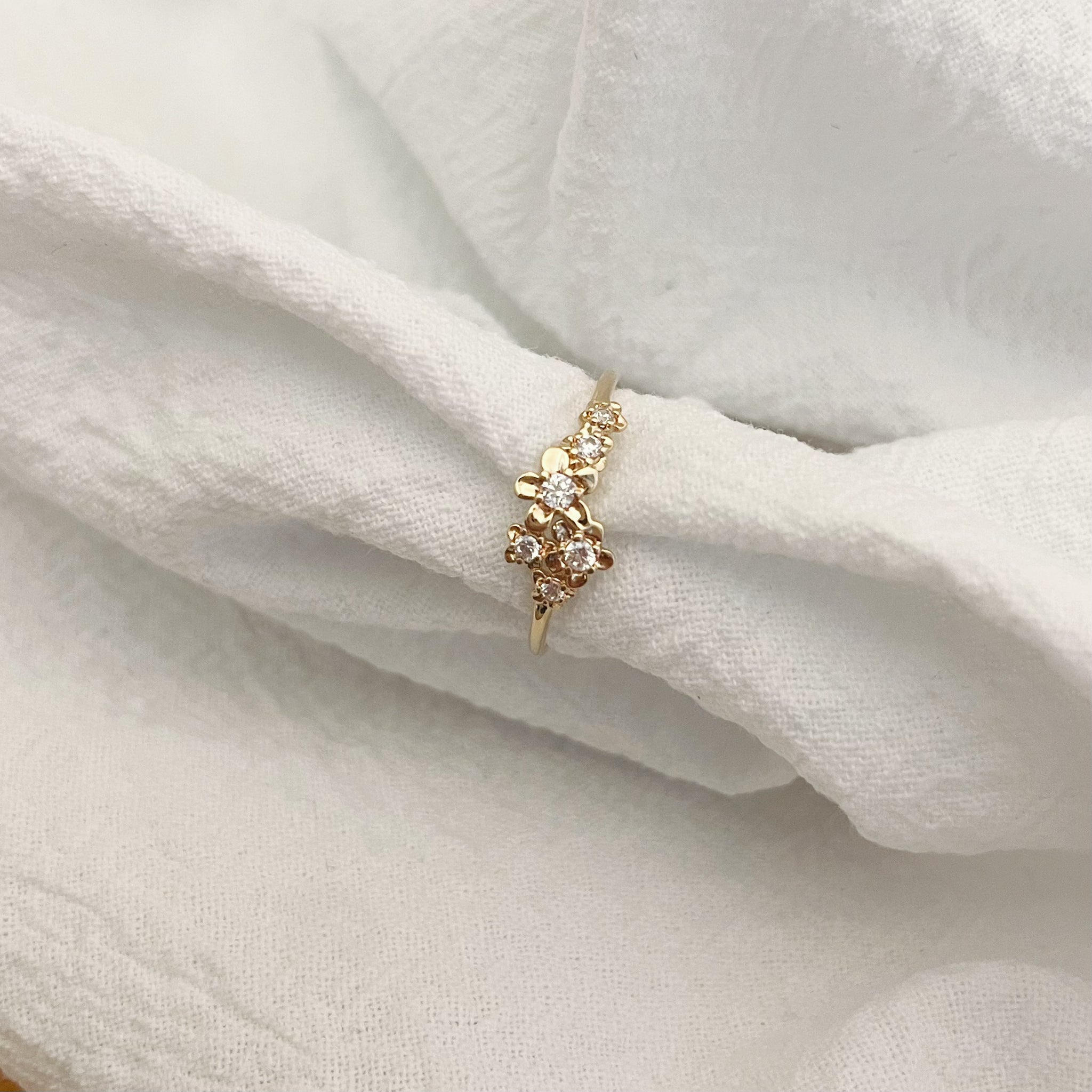 bague fleurs fines- plaqué or & zirconium