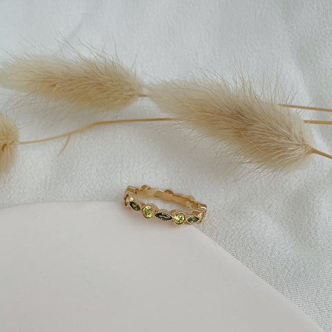 bague fine zirconiums verts sertis - plaqué or