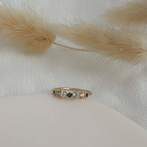 bague fine serti de zircons bleus - plaqué or