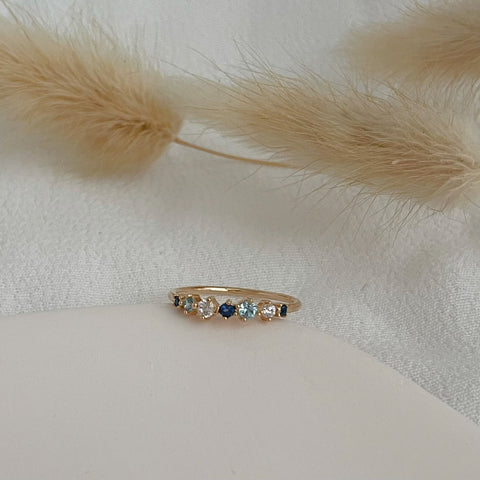 bague fine serti de zircons bleus - plaqué or